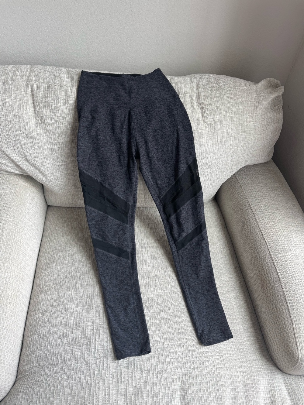 Beyond Yoga Heathered Gray Leggings with Mesh Details